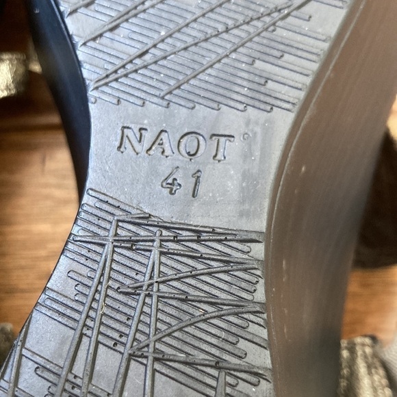 Naot Metallic Pewter Platform Wedge Slide Sandals Comfort Size 41 - Picture 10 of 11